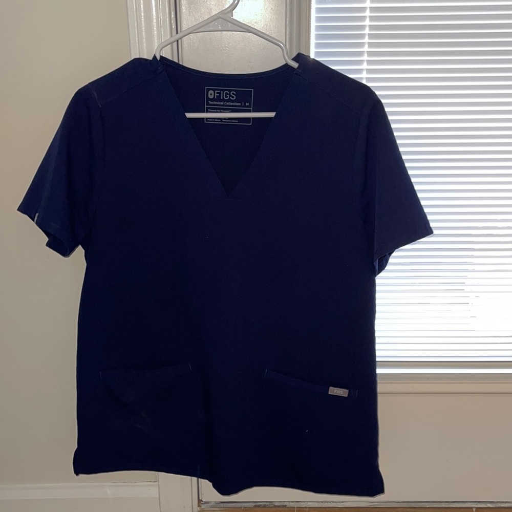 Figs scrub top, 2 pockets, worn a few times, good condition